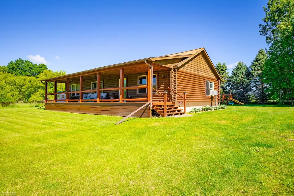 7366 Simpson Road Middlebury Township MI 48866