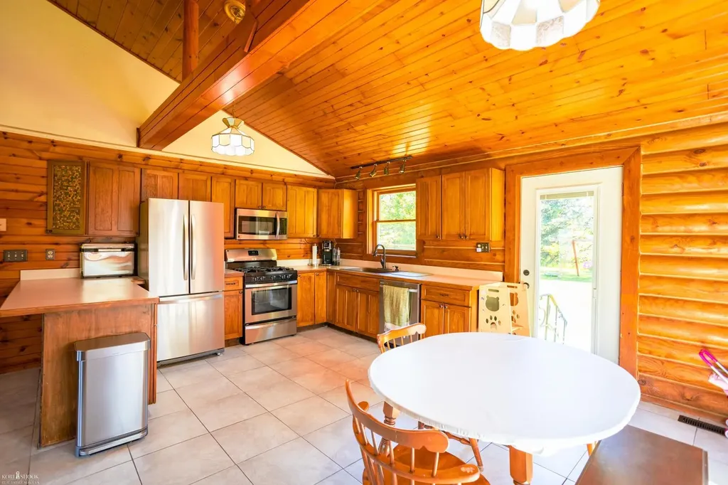 7366 Simpson Road Middlebury Township MI 48866