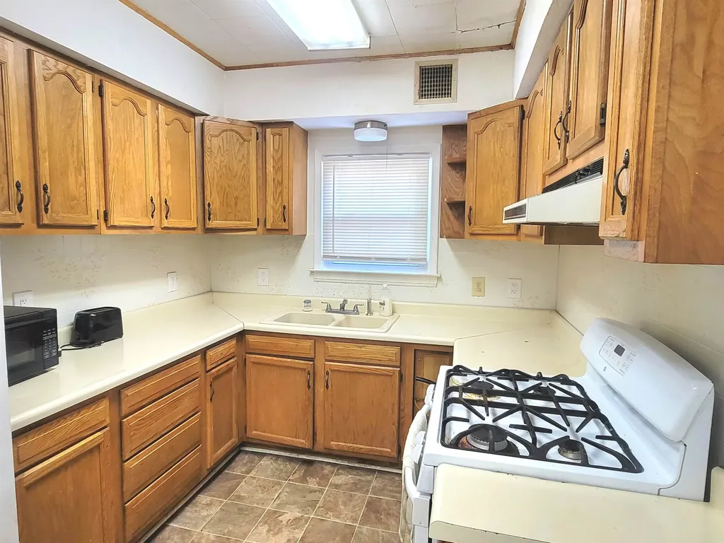 701 Dupont Street Flint Charter Township MI 48504