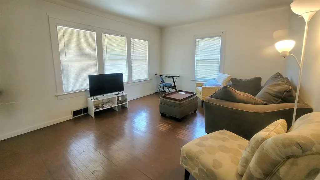 701 Dupont Street Flint Charter Township MI 48504