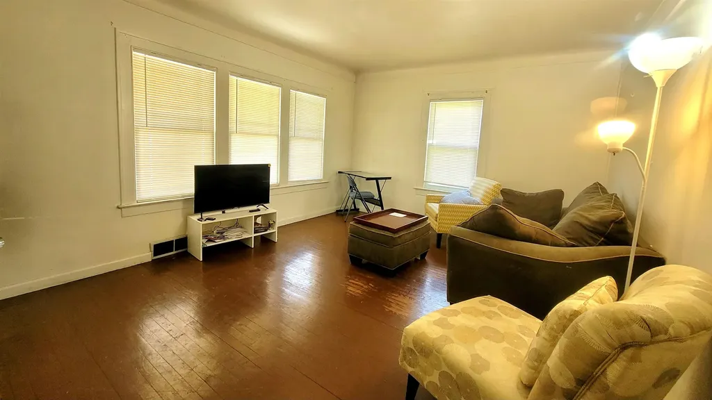701 Dupont Street Flint Charter Township MI 48504