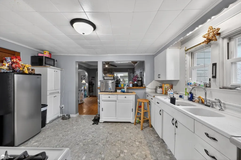 1409 Stanton Street Bay City City MI 48708