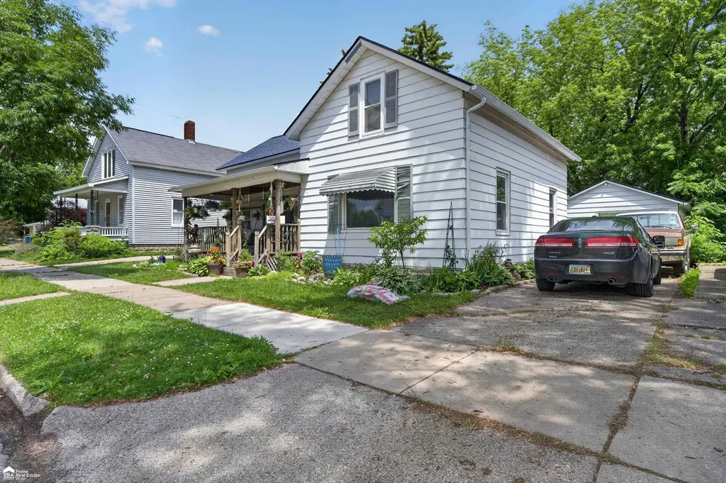 1409 Stanton Street Bay City City MI 48708