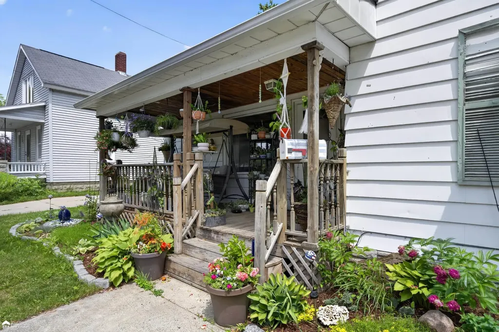 1409 Stanton Street Bay City City MI 48708