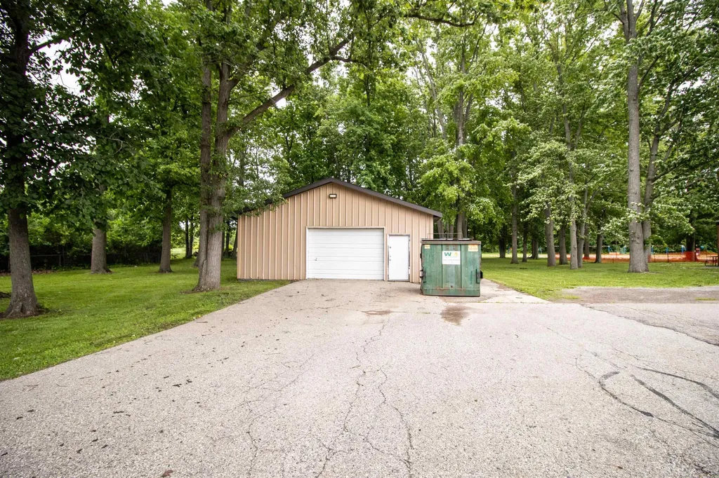 11218 N Linden Road Vienna Charter Township MI 48420