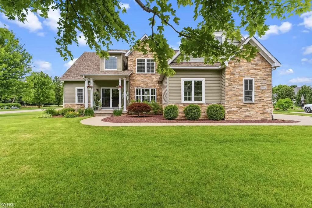 16432 Silver Landings Drive Fenton Charter Township MI 48430
