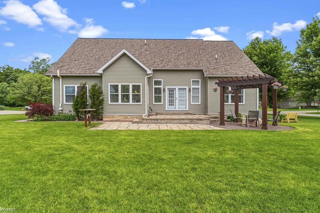 16432 Silver Landings Drive Fenton Charter Township MI 48430
