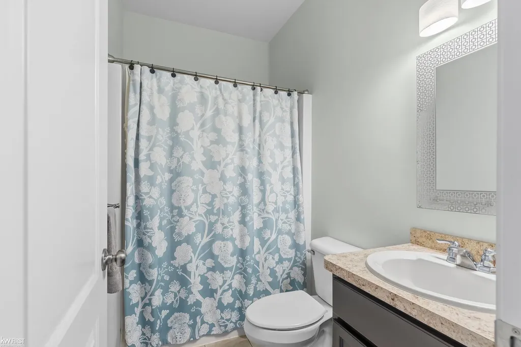 16432 Silver Landings Drive Fenton Charter Township MI 48430