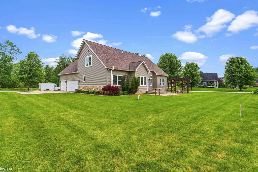 16432 Silver Landings Drive Fenton Charter Township MI 48430