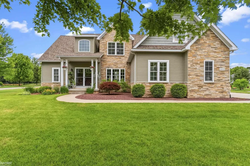 16432 Silver Landings Drive Fenton Charter Township MI 48430