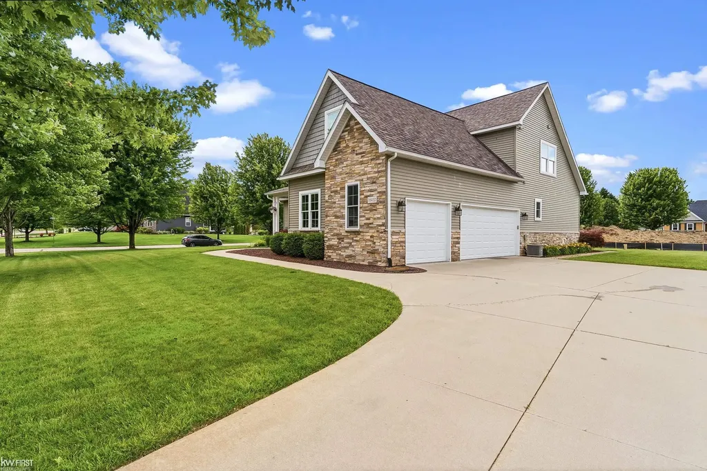 16432 Silver Landings Drive Fenton Charter Township MI 48430