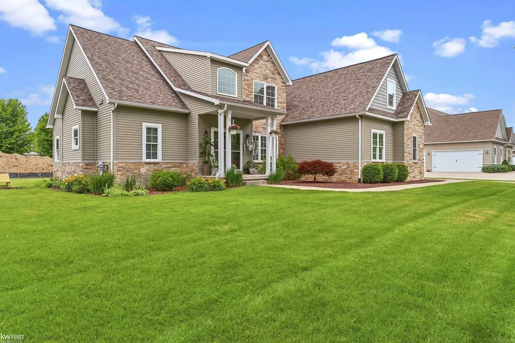 16432 Silver Landings Drive Fenton Charter Township MI 48430