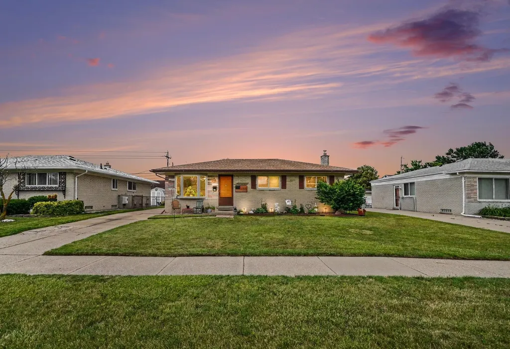 11822 Highland Drive Warren City MI 48089