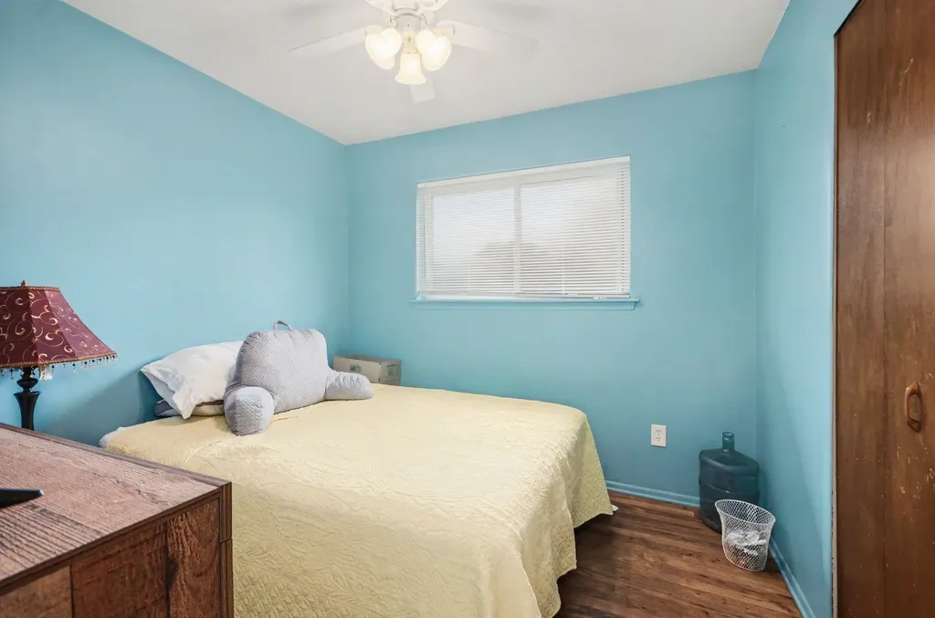 11822 Highland Drive Warren City MI 48089