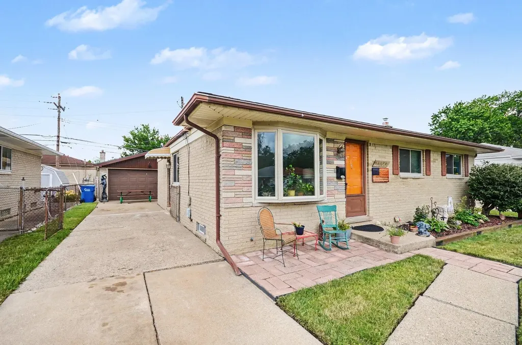 11822 Highland Drive Warren City MI 48089
