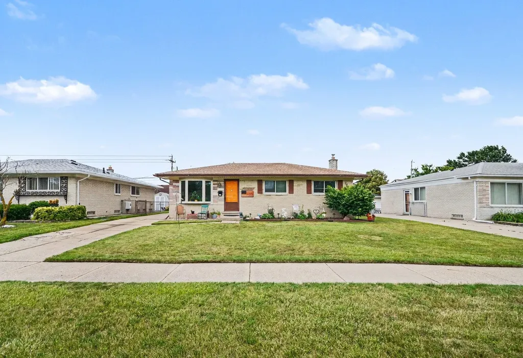 11822 Highland Drive Warren City MI 48089