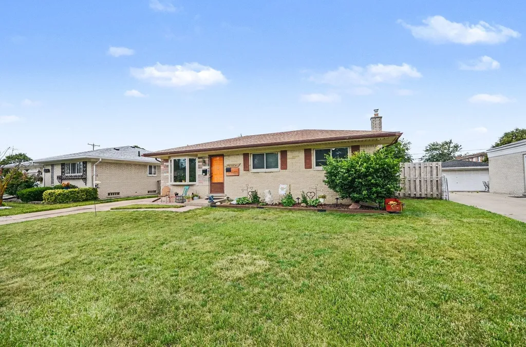 11822 Highland Drive Warren City MI 48089