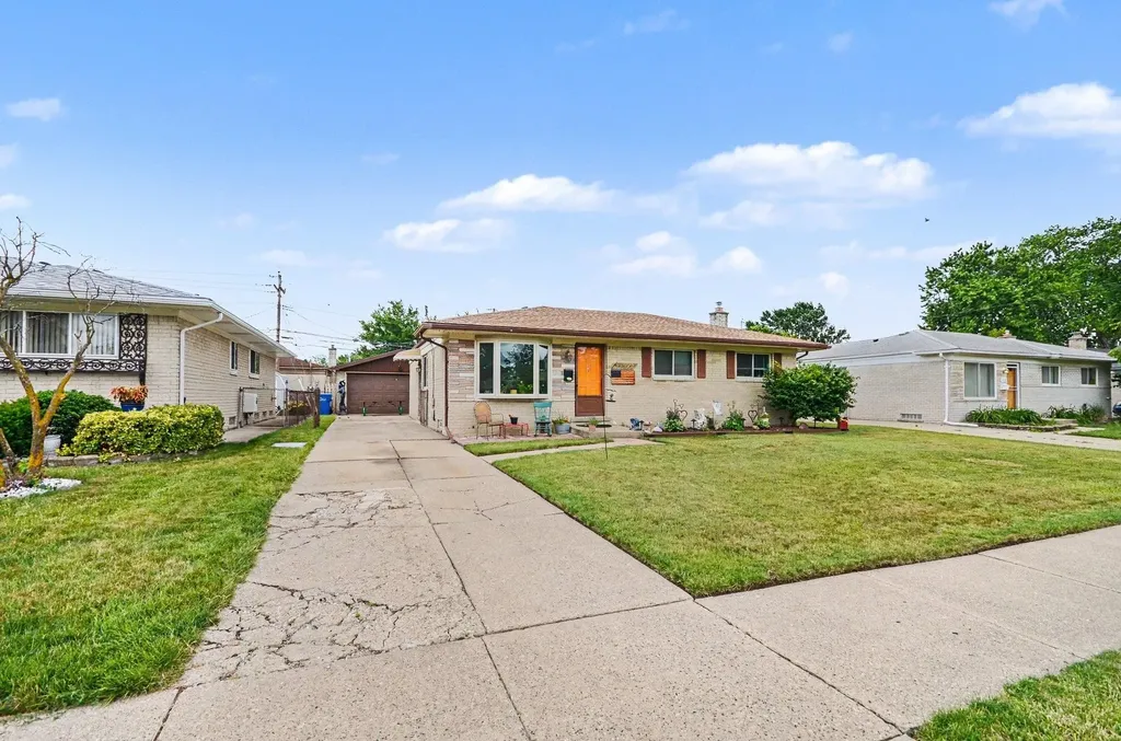 11822 Highland Drive Warren City MI 48089