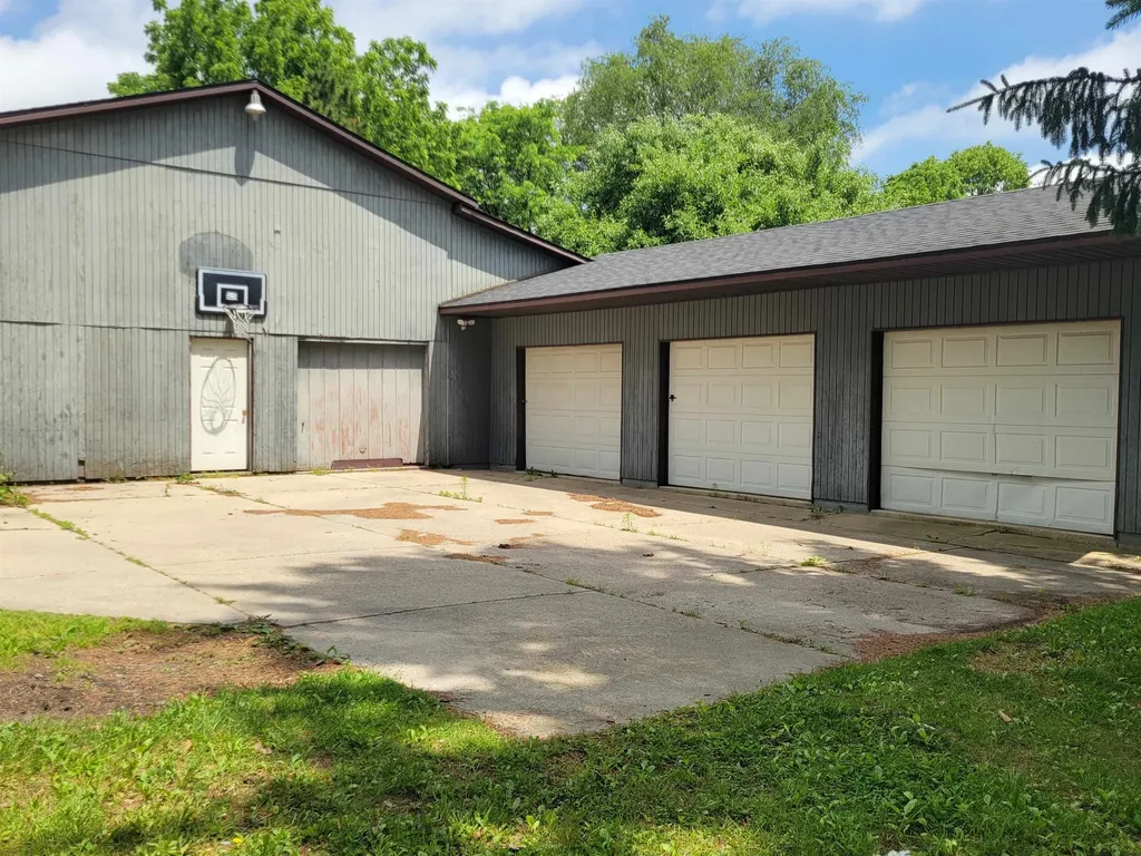 11372 N Linden Road Vienna Charter Township MI 48420