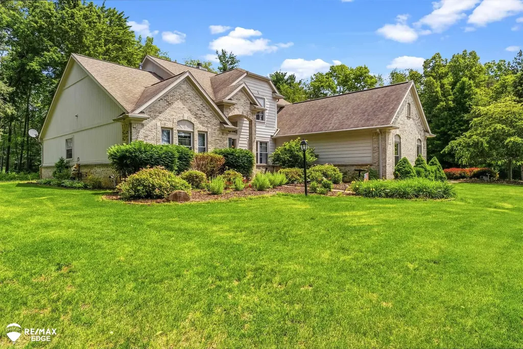 3311 Peregrine Way Marion Township MI 48843