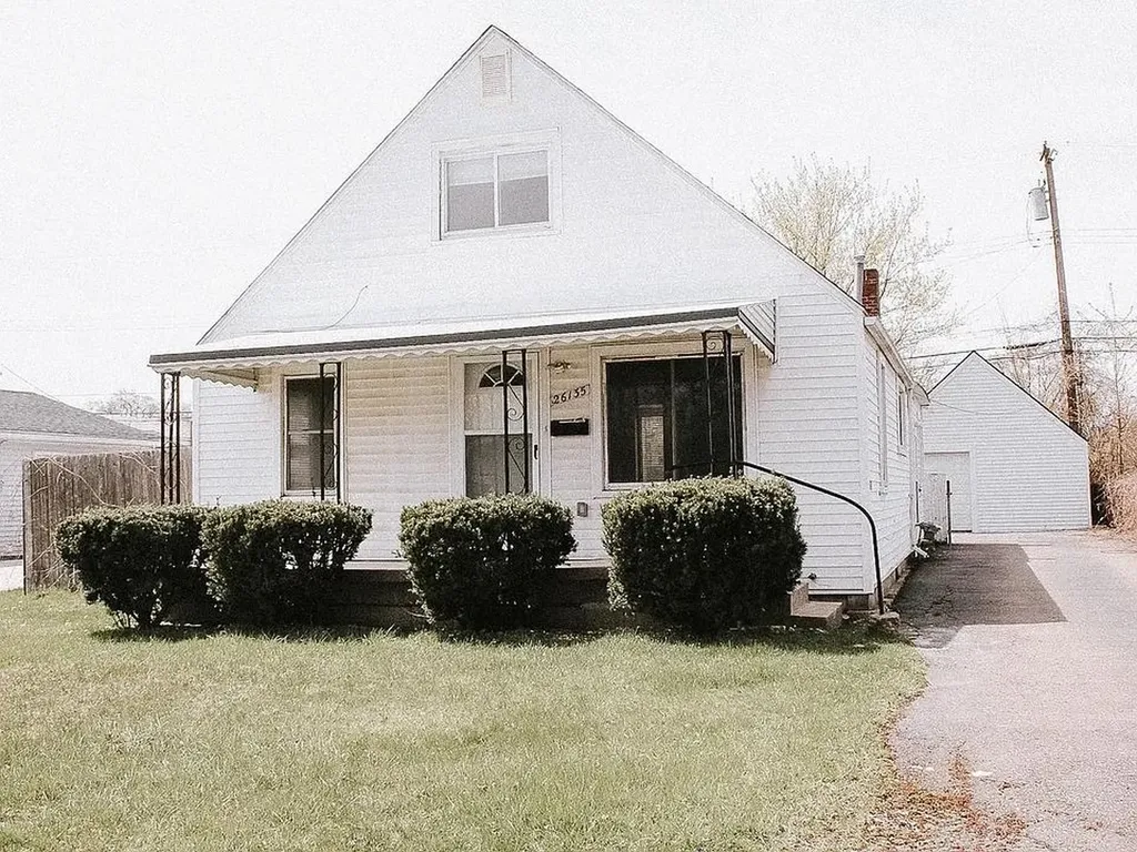 26135 Groveland Street Madison Heights City MI 48071
