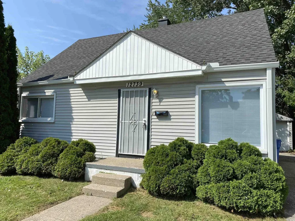12739 Sherman Avenue Warren City MI 48089