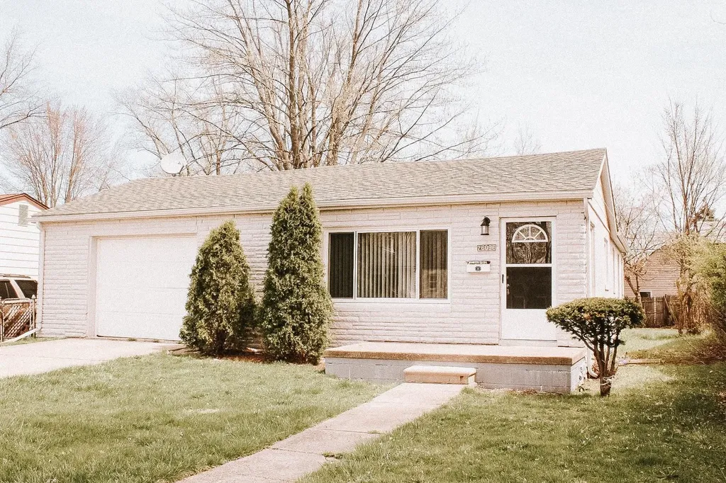 26096 Delton Street Madison Heights City MI 48071
