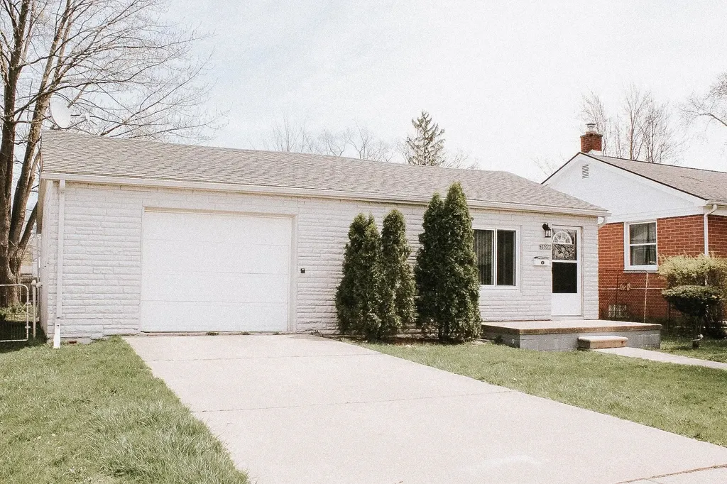 26096 Delton Street Madison Heights City MI 48071