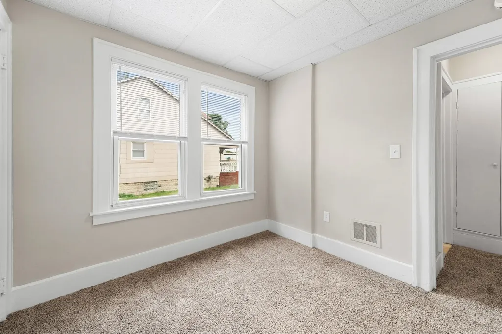 164 W Muir Avenue Hazel Park City MI 48030