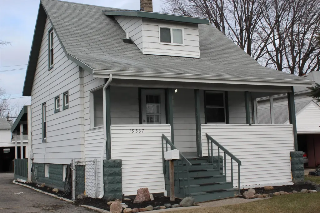 19537 E 12 Mile Road Roseville City MI 48066