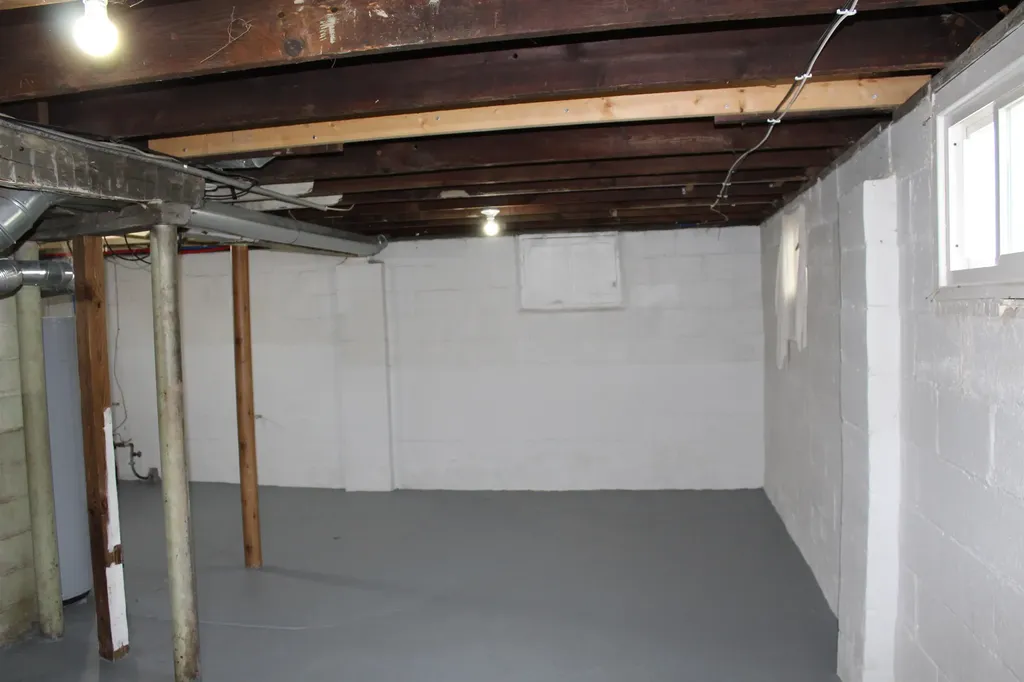 19537 E 12 Mile Road Roseville City MI 48066