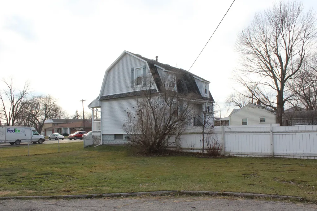 19537 E 12 Mile Road Roseville City MI 48066