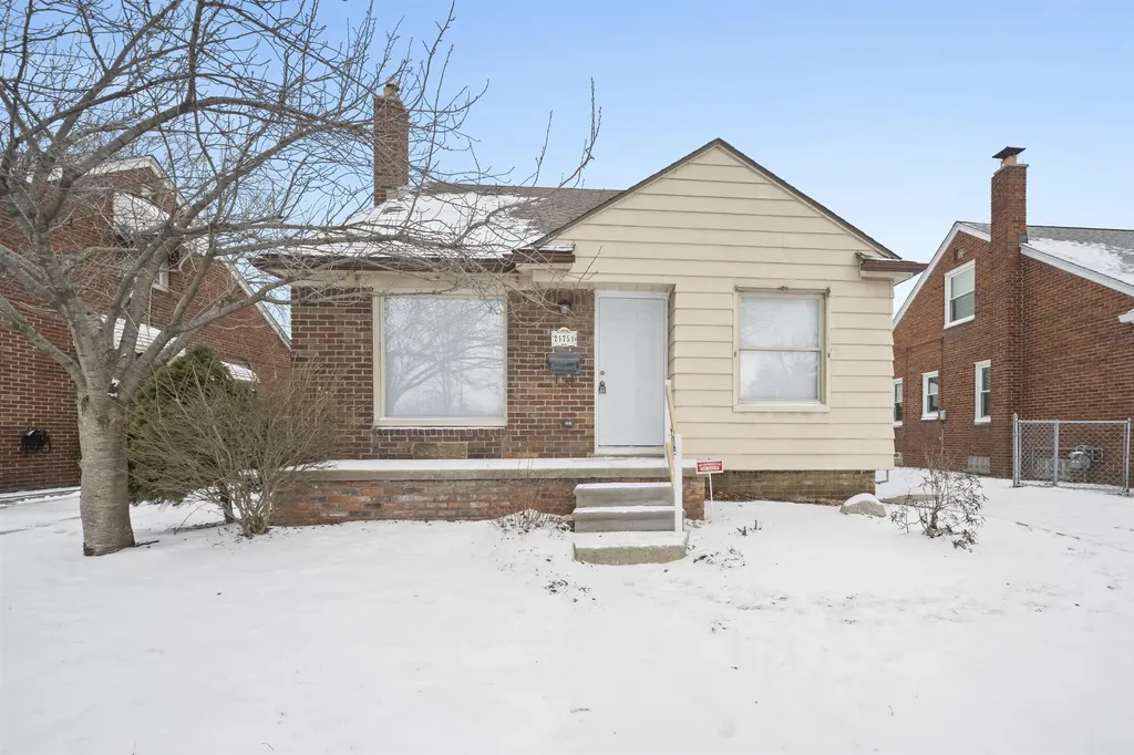 21751 Bournemouth Street Harper Woods City MI 48225