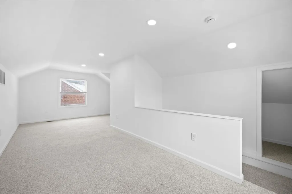21751 Bournemouth Street Harper Woods City MI 48225