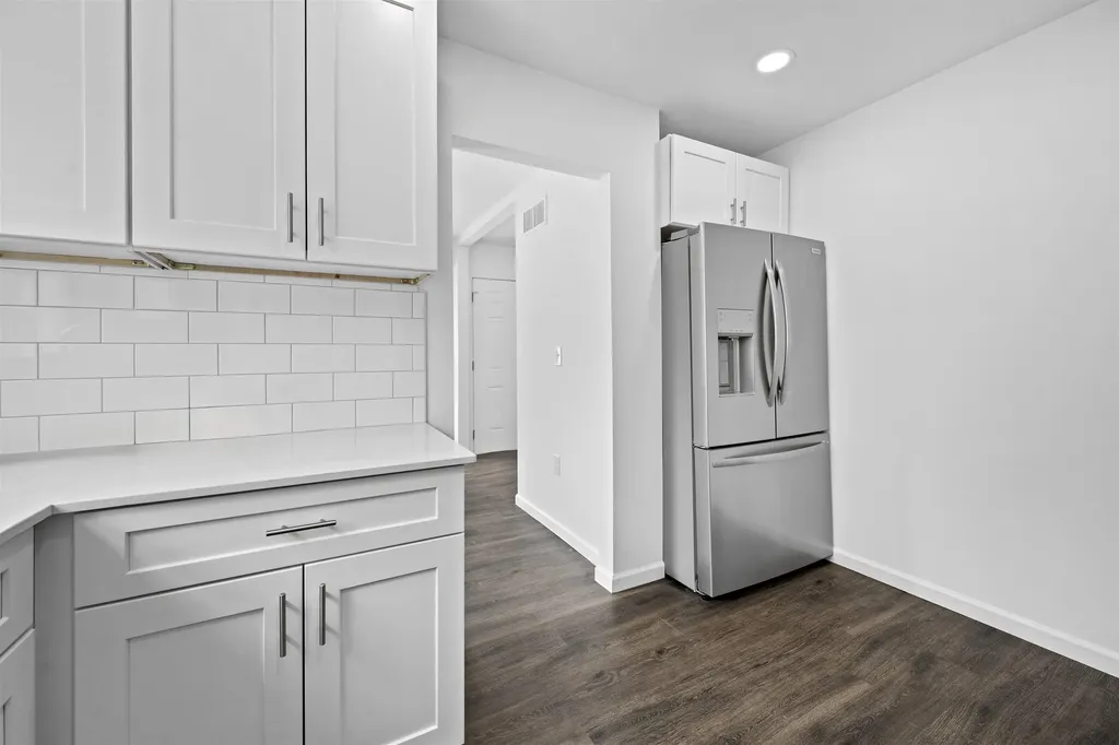 21751 Bournemouth Street Harper Woods City MI 48225