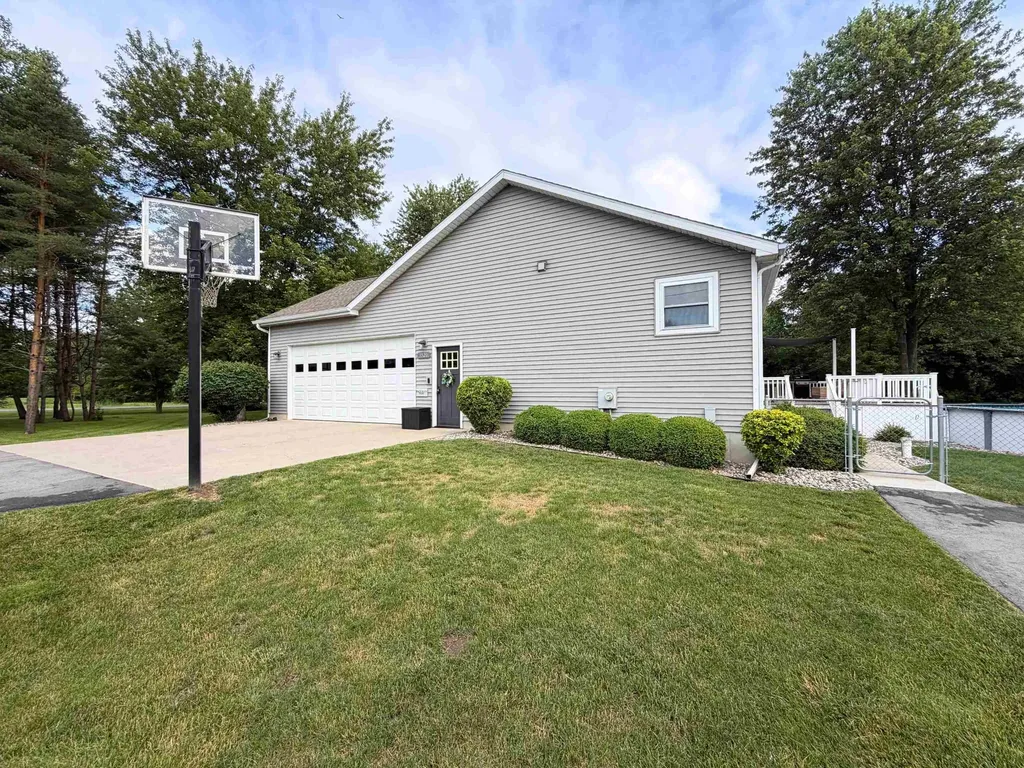 3520 W Farrand Road Vienna Charter Township MI 48420