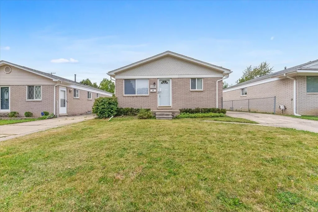 23021 Almond Avenue Eastpointe City MI 48021