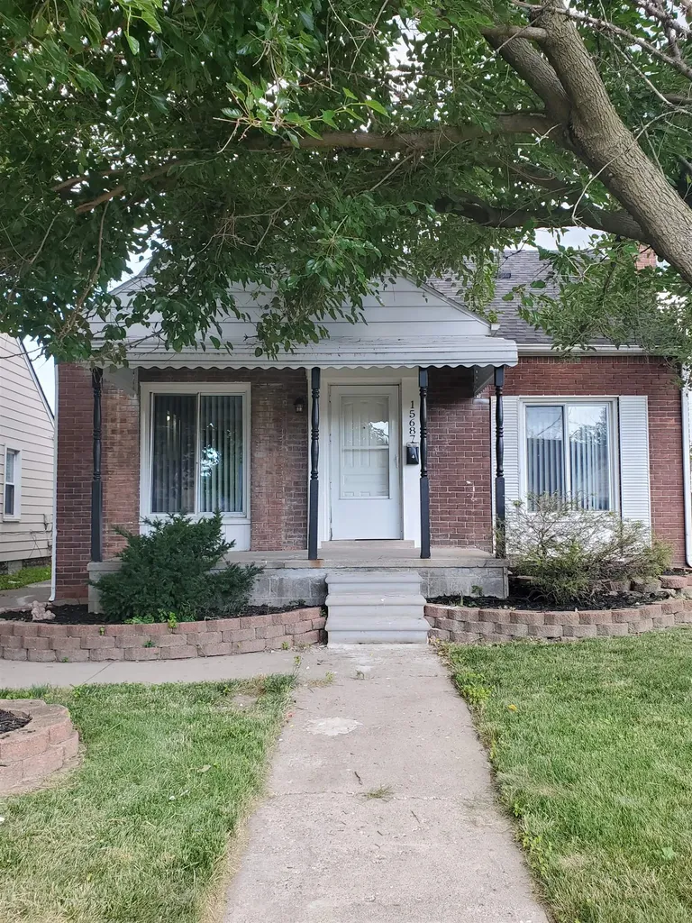 15687 Ash Avenue Eastpointe City MI 48021