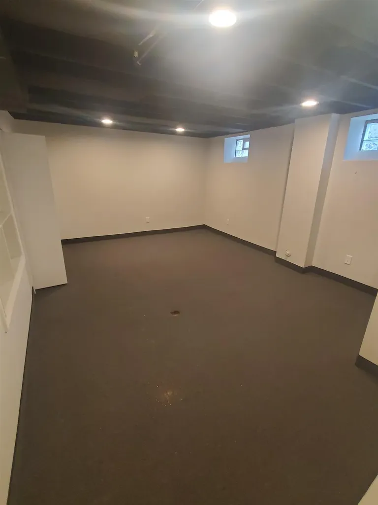 15687 Ash Avenue Eastpointe City MI 48021