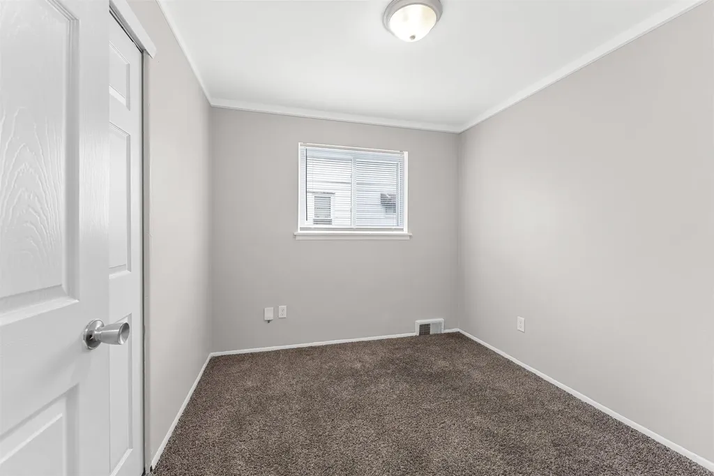 11043 Hupp Avenue Warren City MI 48089