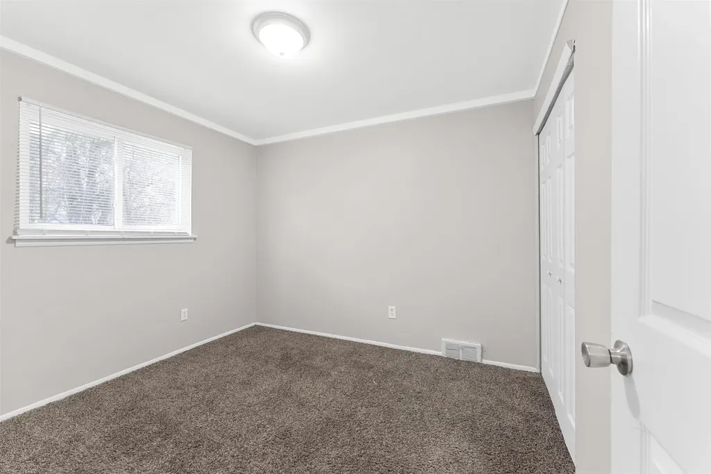 11043 Hupp Avenue Warren City MI 48089