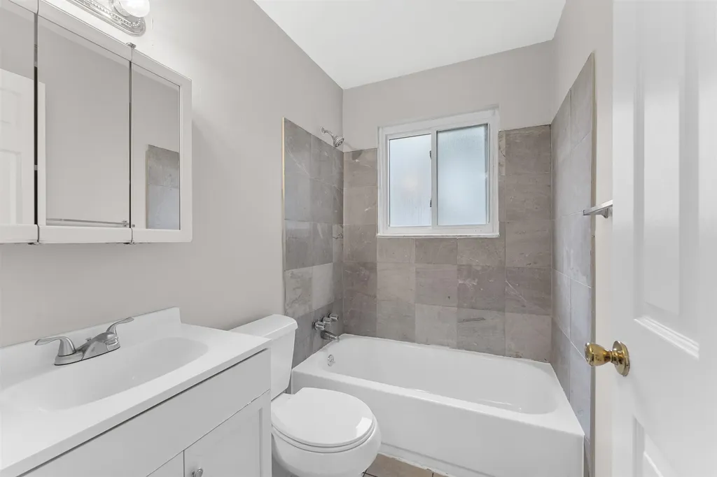 11043 Hupp Avenue Warren City MI 48089