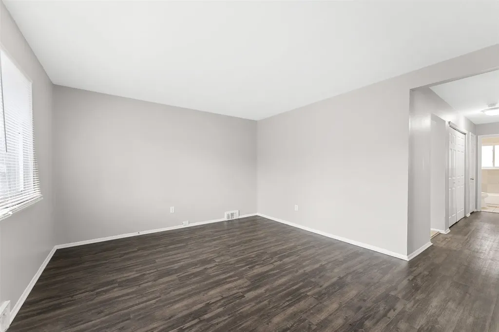 11043 Hupp Avenue Warren City MI 48089