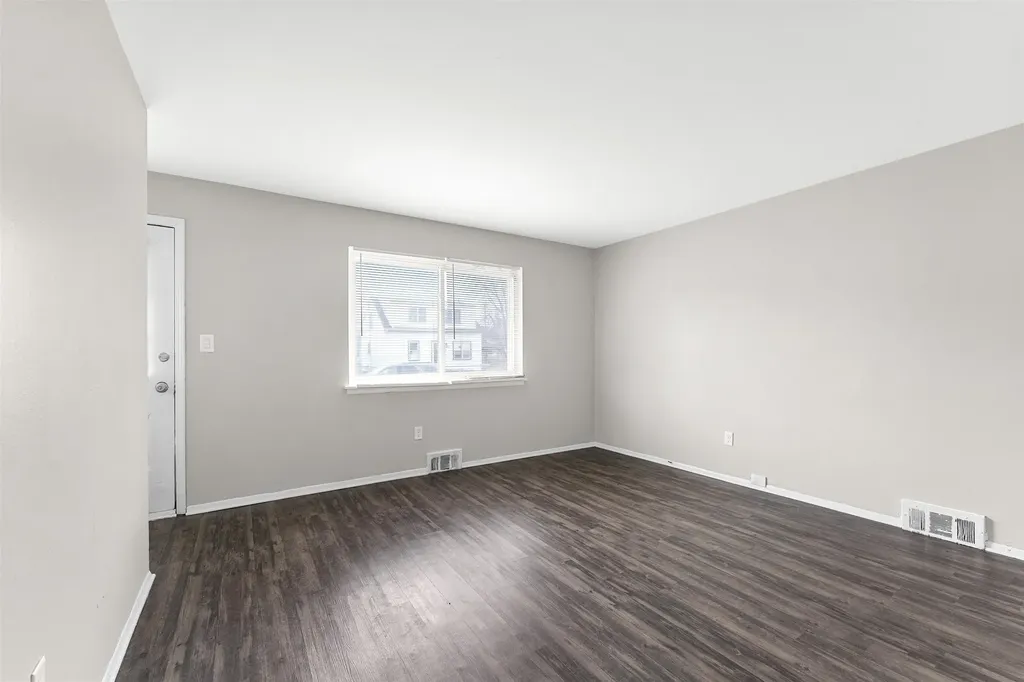 11043 Hupp Avenue Warren City MI 48089