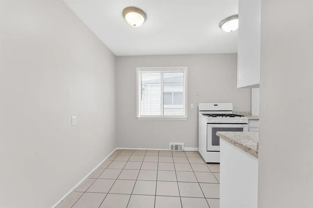 11043 Hupp Avenue Warren City MI 48089