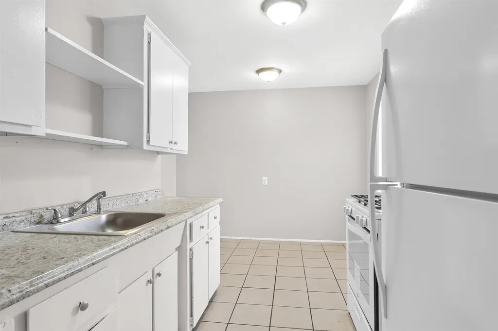 11043 Hupp Avenue Warren City MI 48089