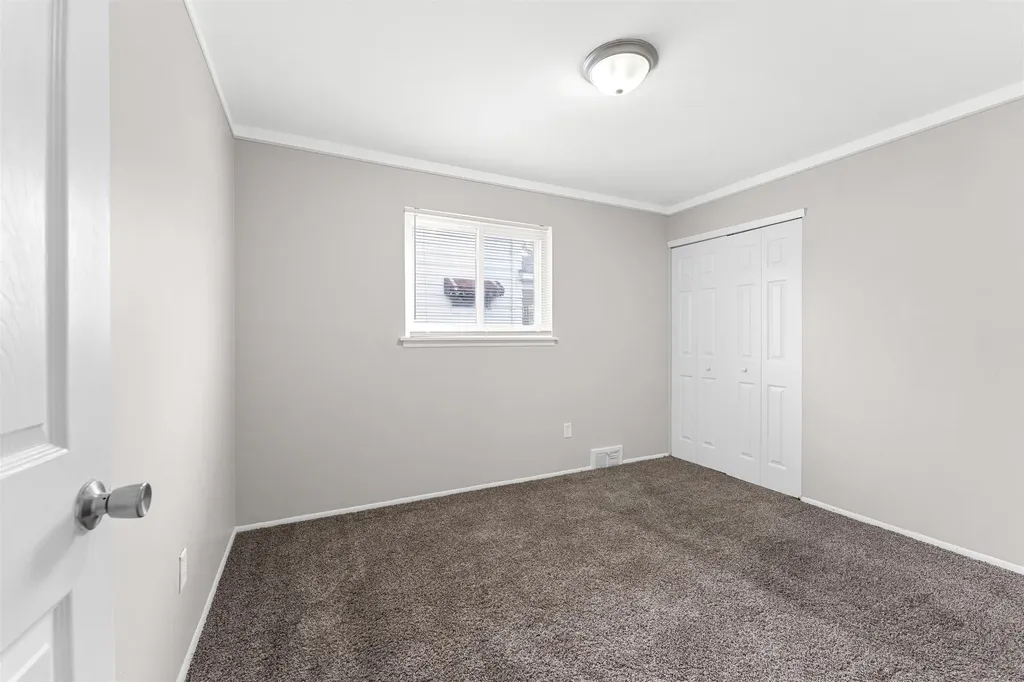 11043 Hupp Avenue Warren City MI 48089