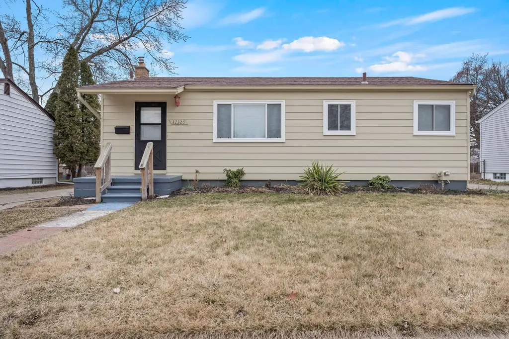 32325 Parkwood Street Westland City MI 48186