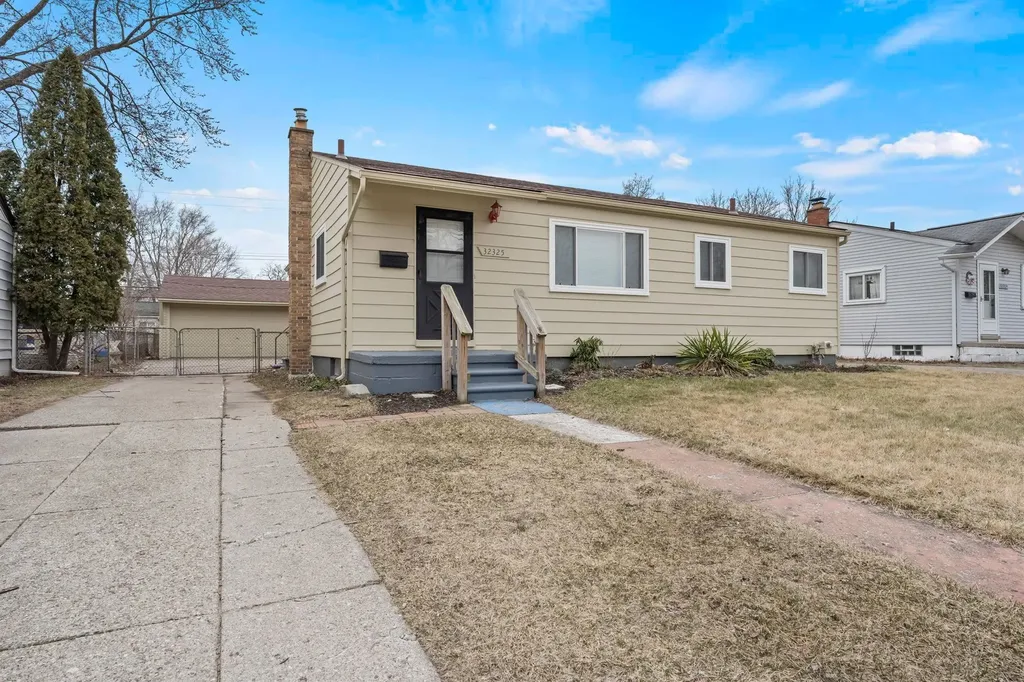 32325 Parkwood Street Westland City MI 48186