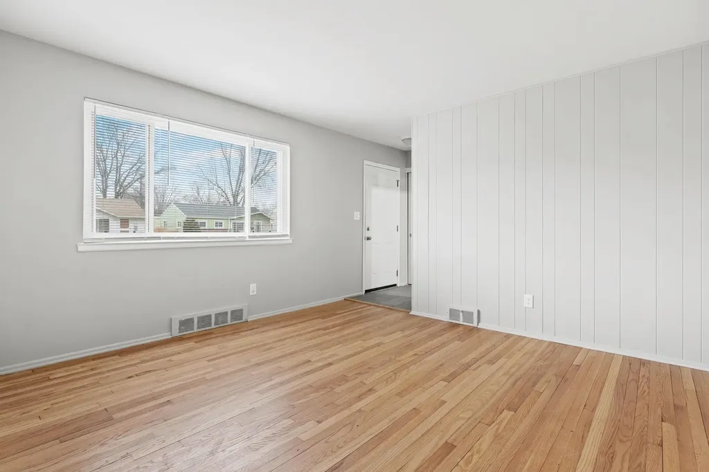 32325 Parkwood Street Westland City MI 48186